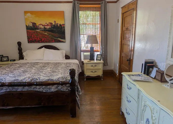 The Oliver House - Adults Only