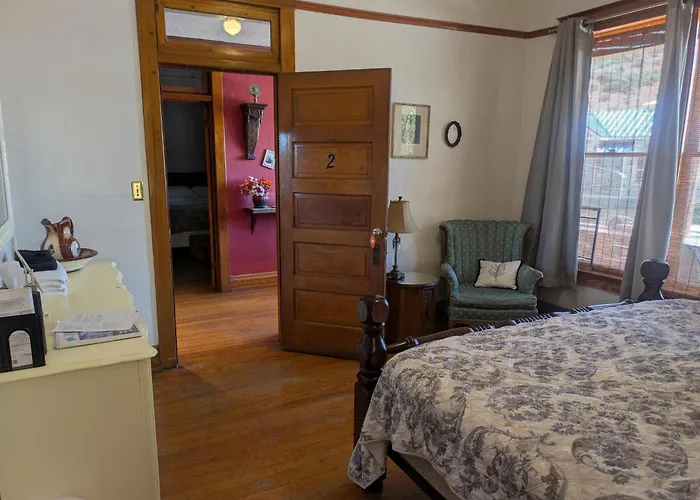 The Oliver House - Adults Only *