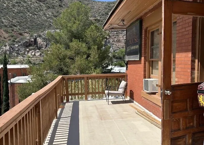 The Oliver House - Adults Only